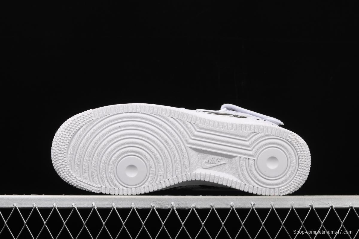 NIKE Air Force 1 High'07 Sea Thief King cartoon black and white cartoon high top board shoes AQ8020-100