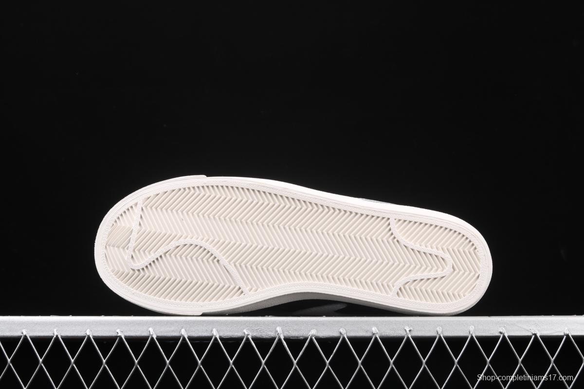 NIKE Blazer Mid'77 Vntg replicates the classic yin-yang side of Gao Gao Blazers CD8233-001