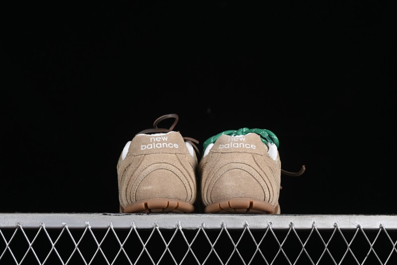 Miu Miu x New Balance 530 Low-Top Retro Running Sneakers with Dual Lace Design - G.D4