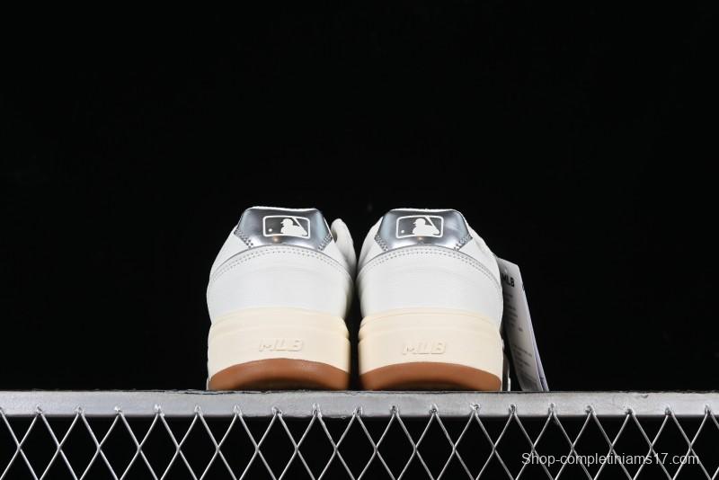 New York Yankees MLB Chunky Runner Basic Lace-Up Lightweight Casual Sneakers - 3ASXCBS4N50IVS