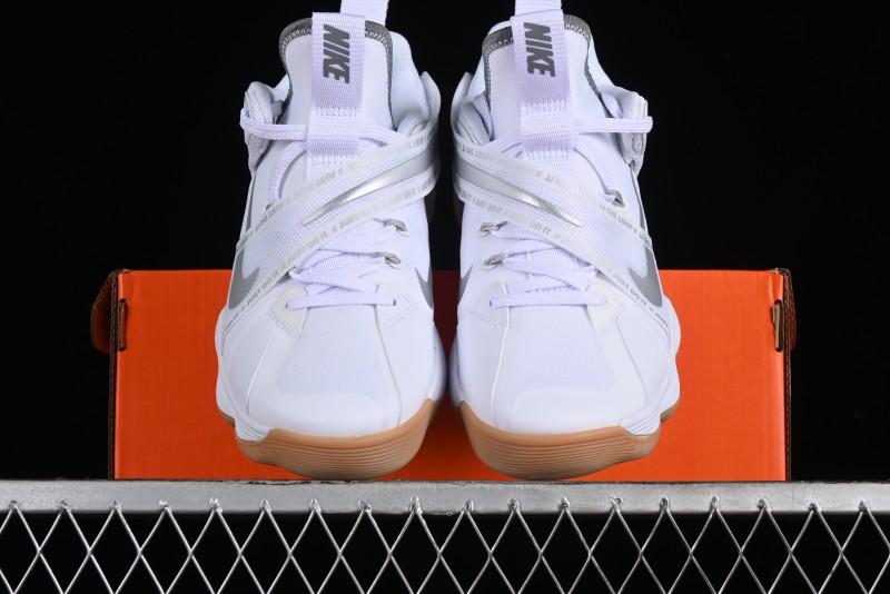 Nike HyperSet Lightweight Low-Top Training Basketball Shoes with React Foam and Flywire - DJ4473-100
