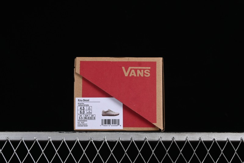 Vans Style 36 Low-Top Skate Shoes with Embroidered Details in Cream - VN000CRPGRN