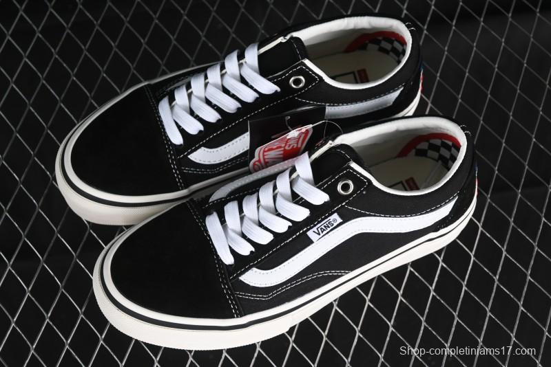 Vans Old Skool Low-Top Retro Skate Shoes in Black & White - VN0A5KRXBA2