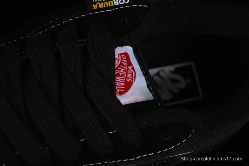 Vans Knu Skool Low Top Retro Casual Vulcanized Slip-On Shoes in Black - VN000CRPBMA