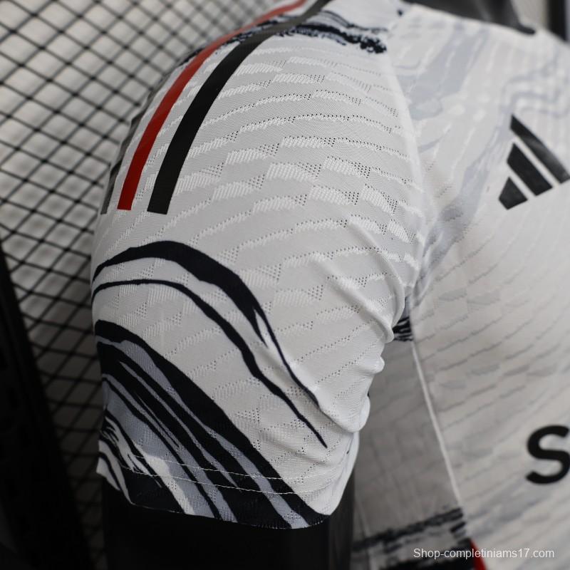 Player Version 25/26 Manchester United White with Marble Pattern and Snapdragon Sponsor Jersey