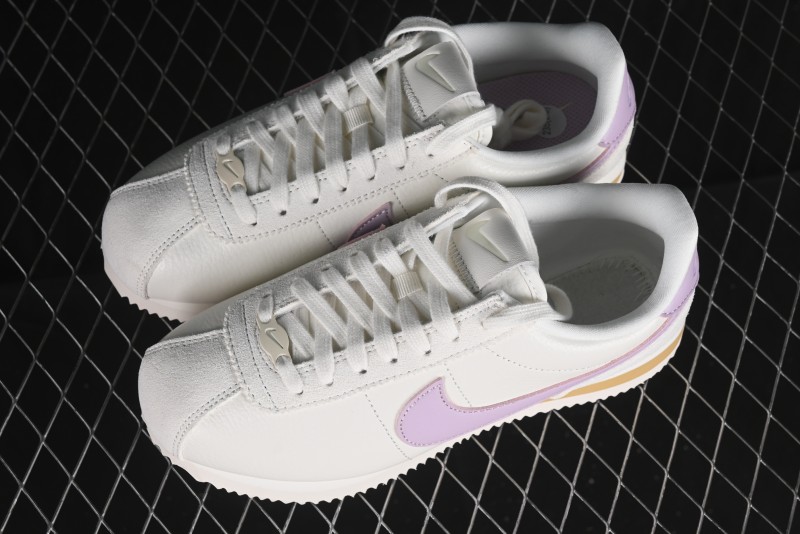Nike Classic Cortez Leather Retro Running Shoes - FJ4608-133