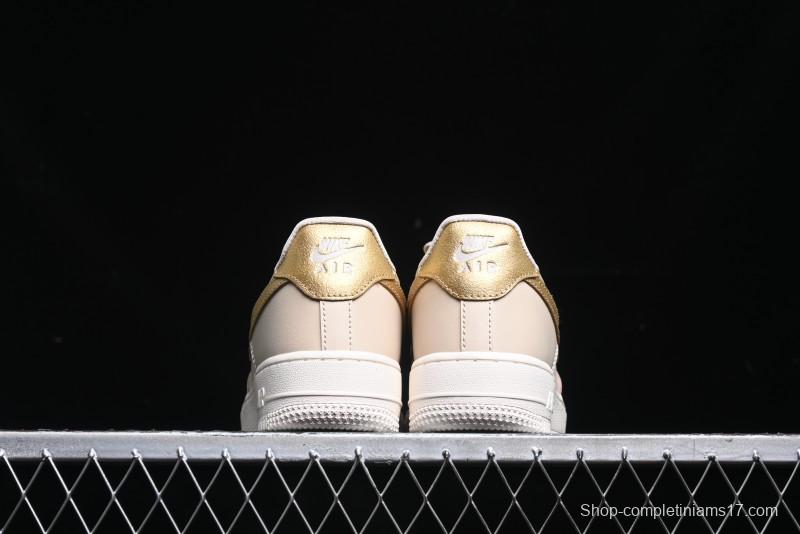 Nike Air Force 1 '07 Low Top Sneakers with Full-Grain Leather and Air Cushion - DQ7569-102