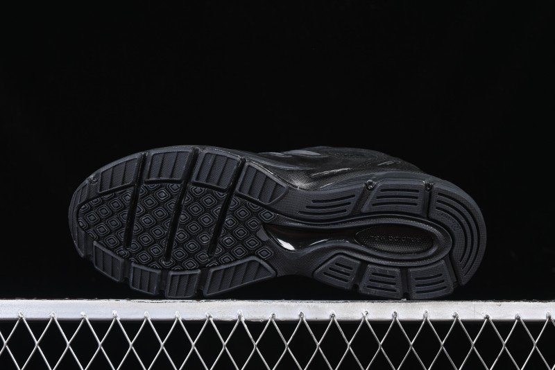 New Balance 990 Series Premium Retro Running Shoes with Carbon Midsole - M990BB4