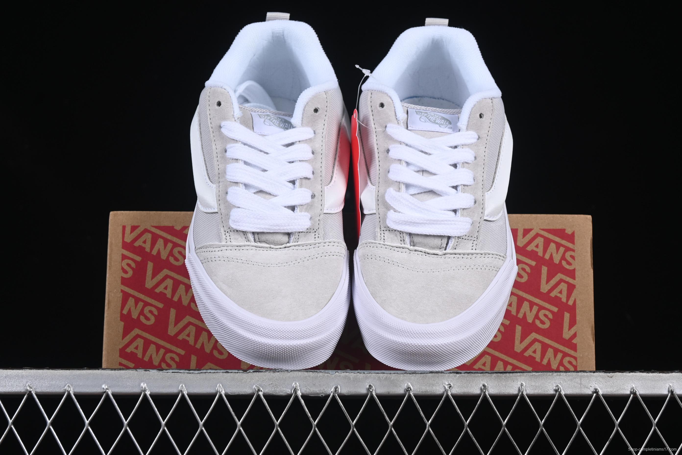 Vans Knu Skool Low-Top Retro Chunky Sneakers with Oversized Logo - VN000CRPBWD