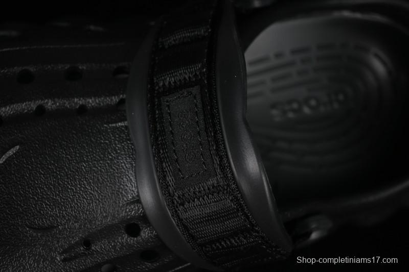 Crocs Classic Clog Slip-On Beach Sandals with Ventilation Holes - B.D4