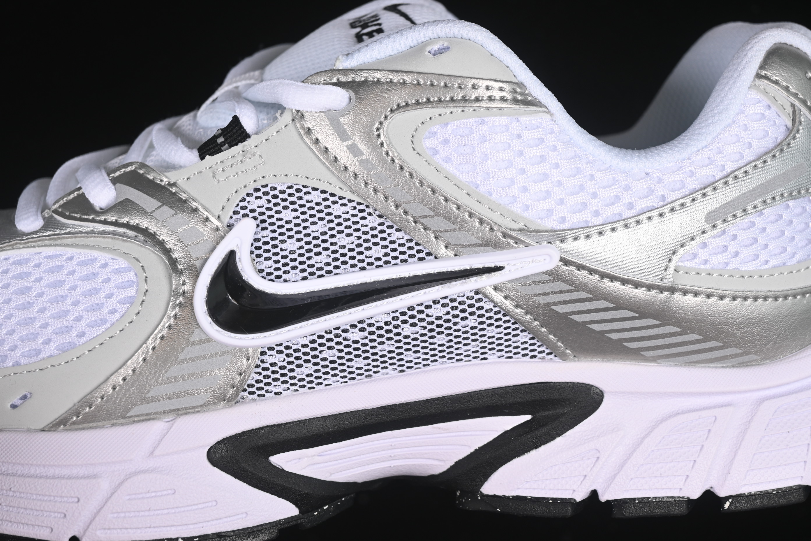 Nike V5 RNR Millennium Classic Retro Running Shoes with Foam Midsole - HQ7901-107