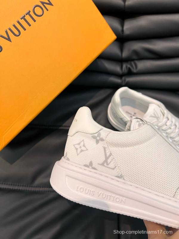 2024 Men Louis Vuitton White Leather Casual Sneakers MJ00400