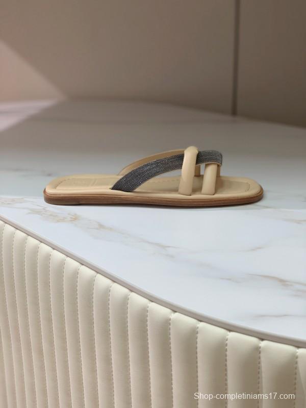2025/Women Brunello Cucinelli Beige Leather Flat Sandals Handcrafted Chain Detail KFY00300 (F)
