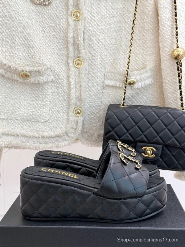 2025 Slippers Chanel Black Leather Slip-On Chain CC Logo