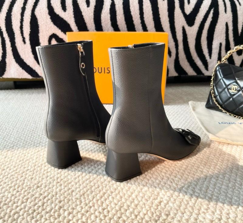 2024 Women Louis Vuitton Black Leather Ankle Boots MJ00420