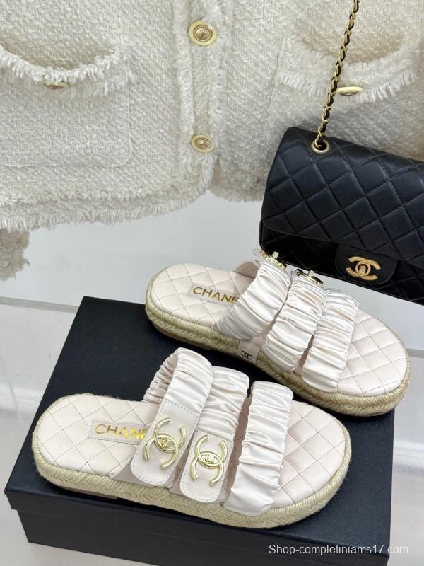 2025 Women Chanel White Leather Slippers CC Logo KFY00230