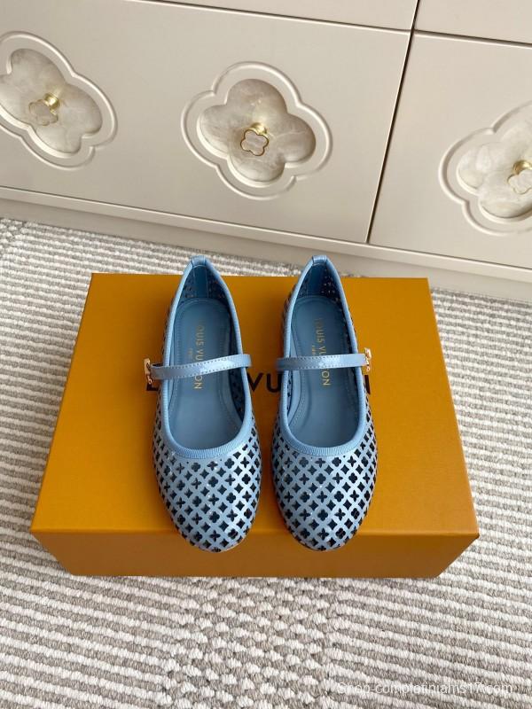 2025 Women Louis Vuitton Light Blue Patent Leather Mary Jane Flats KFY00310