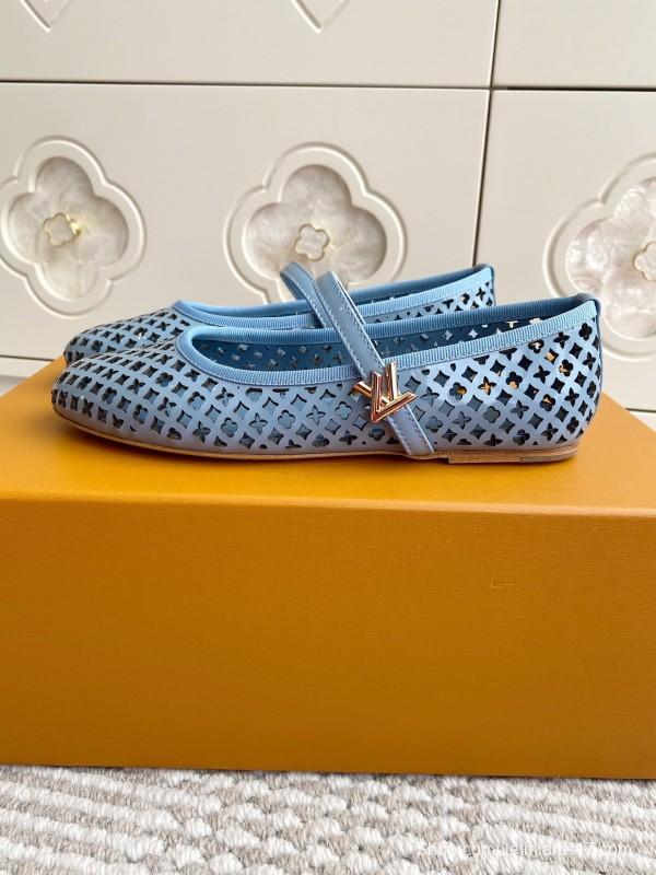 2025 Women Louis Vuitton Light Blue Patent Leather Mary Jane Flats KFY00310
