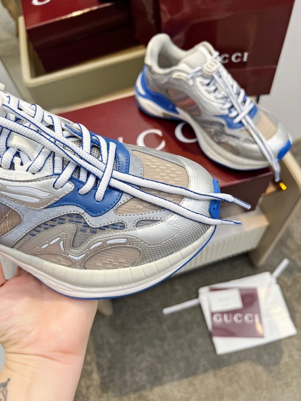 Gucci 2025/SS 2.0 Sneakers with Retro-Futuristic Design and Reflective Stripes - LY00460
